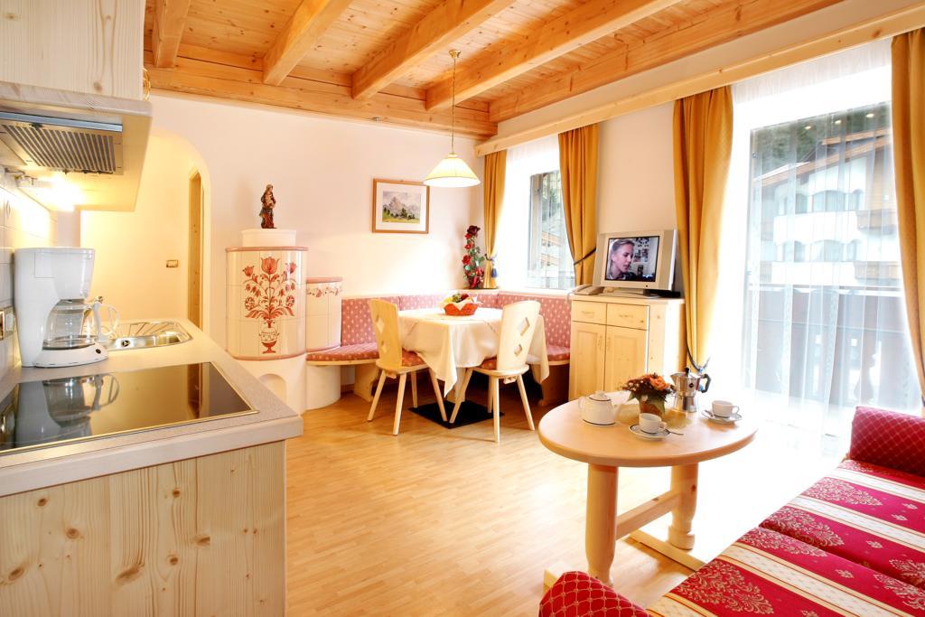 Garni B&B Schenk Сельва-ді-Валь-Гардена Екстер'єр фото
