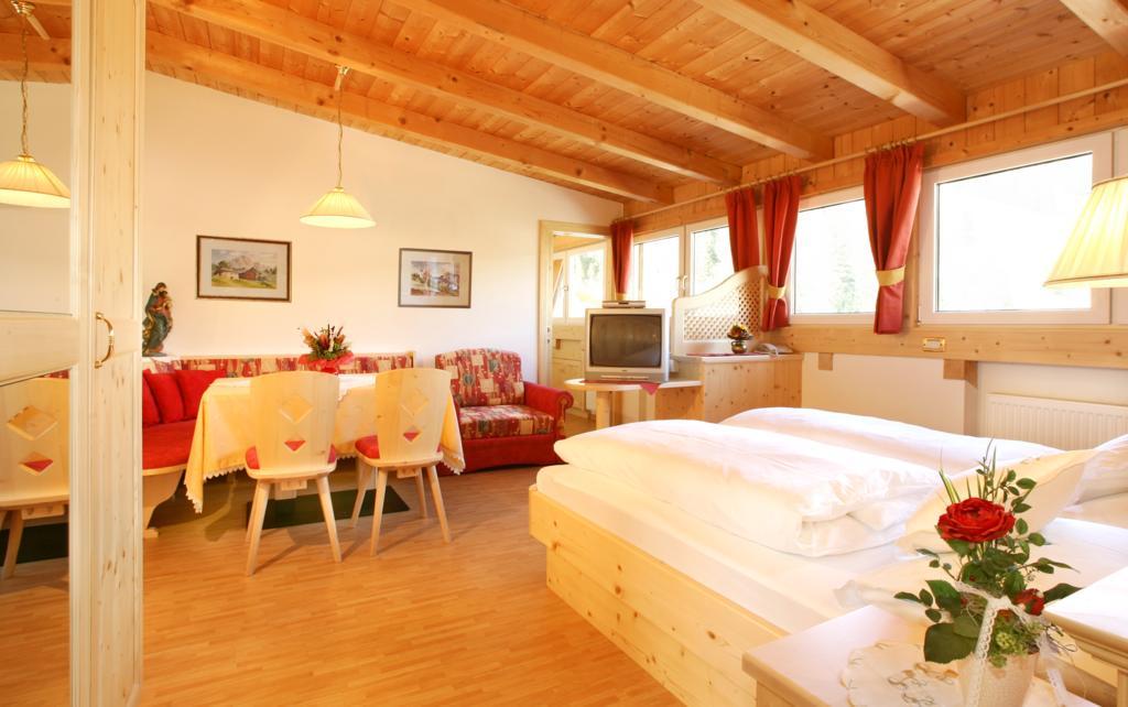 Garni B&B Schenk Сельва-ді-Валь-Гардена Номер фото