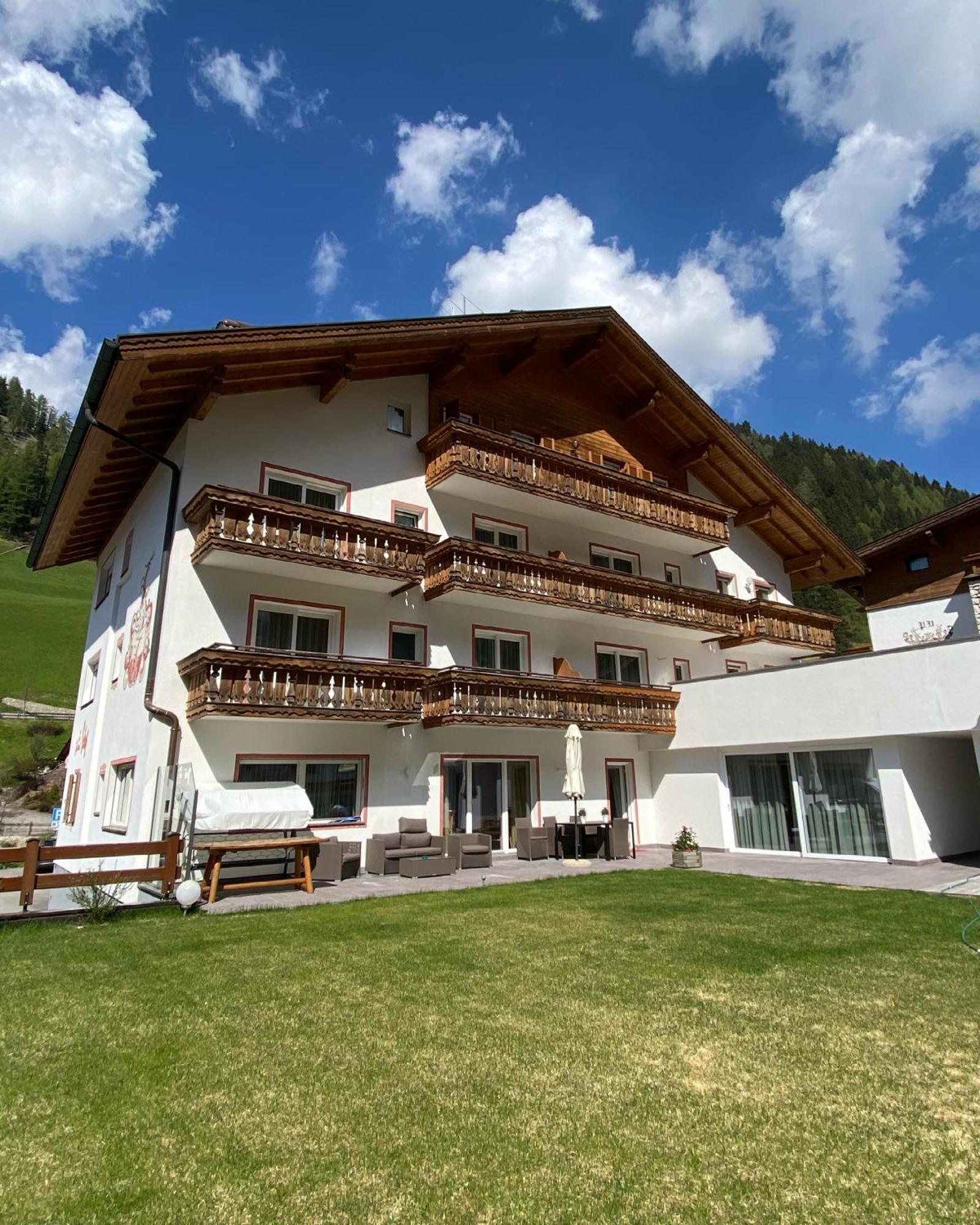 Garni B&B Schenk Сельва-ді-Валь-Гардена Екстер'єр фото